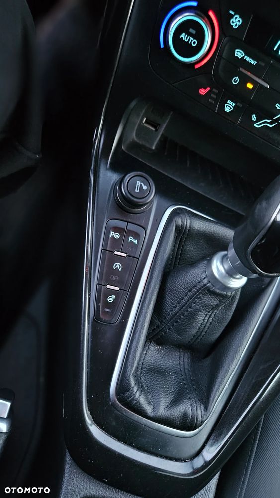 Ford Focus 1.0 EcoBoost Titanium - 11