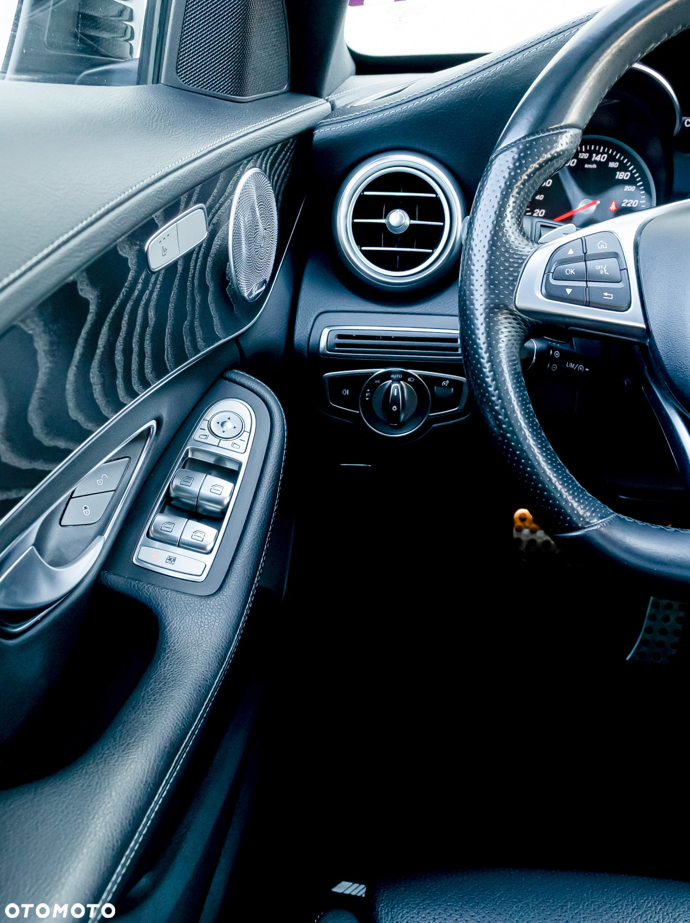 Mercedes-Benz Klasa C 200 4-Matic 9G-TRONIC - 21
