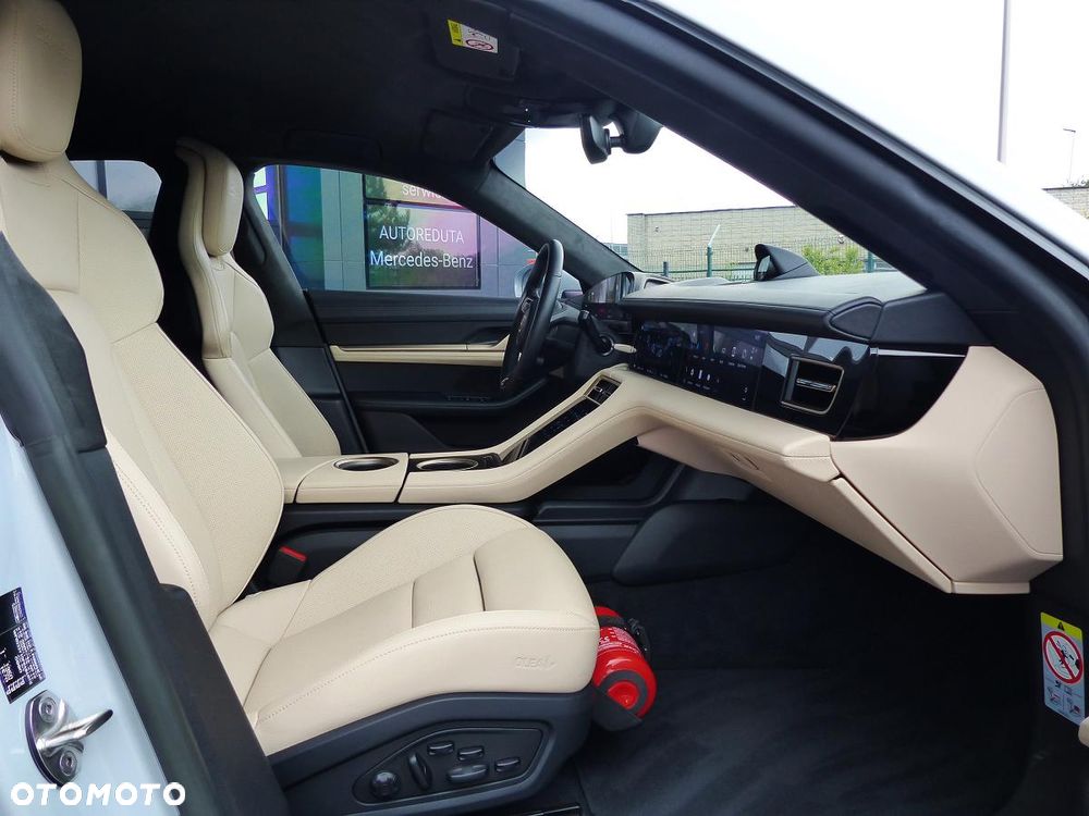 Porsche Taycan Turbo - 15