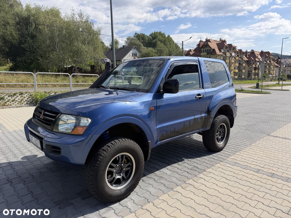 Mitsubishi Pajero - 1