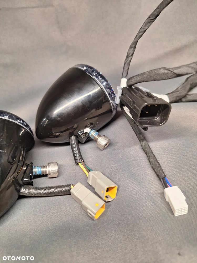 INDIAN BOBER 2025 LED 3W1 MIGACZ KIERUNKOWSKAZ CZĘŚCI KIEROWNICA KANAPA SIEDZENIE KIEROWNICA KLAMKA BAGAŻNIK OWIEWKA TŁUMIK WYDECH PODNÓŻEK STOPKI PODEST SET GUMA - 3