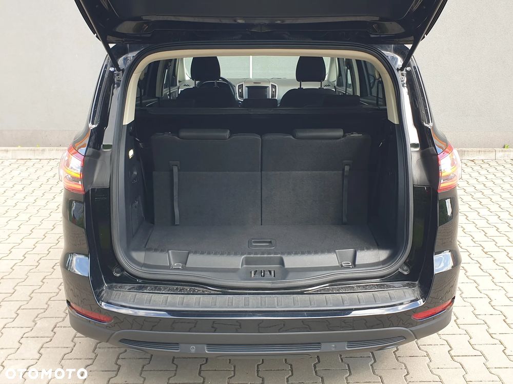 Ford S-Max - 11