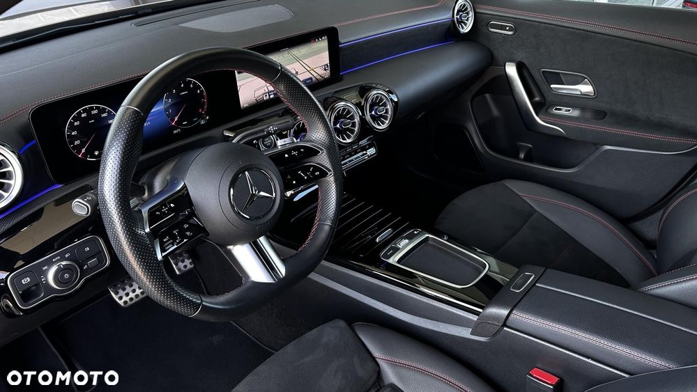 Mercedes-Benz CLA 180 7G-DCT - 11