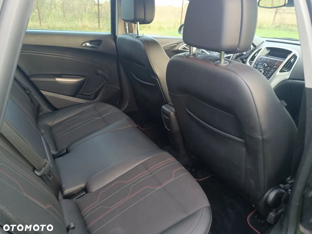 Opel Astra IV 1.4 T Cosmo - 12