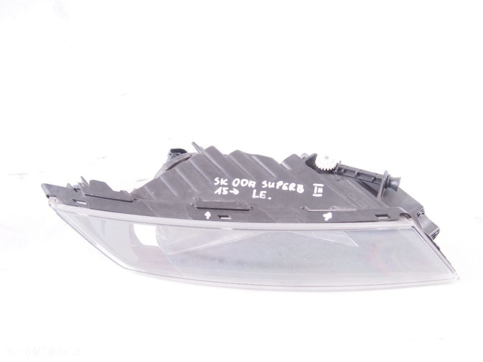 Skoda Superb 3 III 15r Halogen lewa 2015r - 2