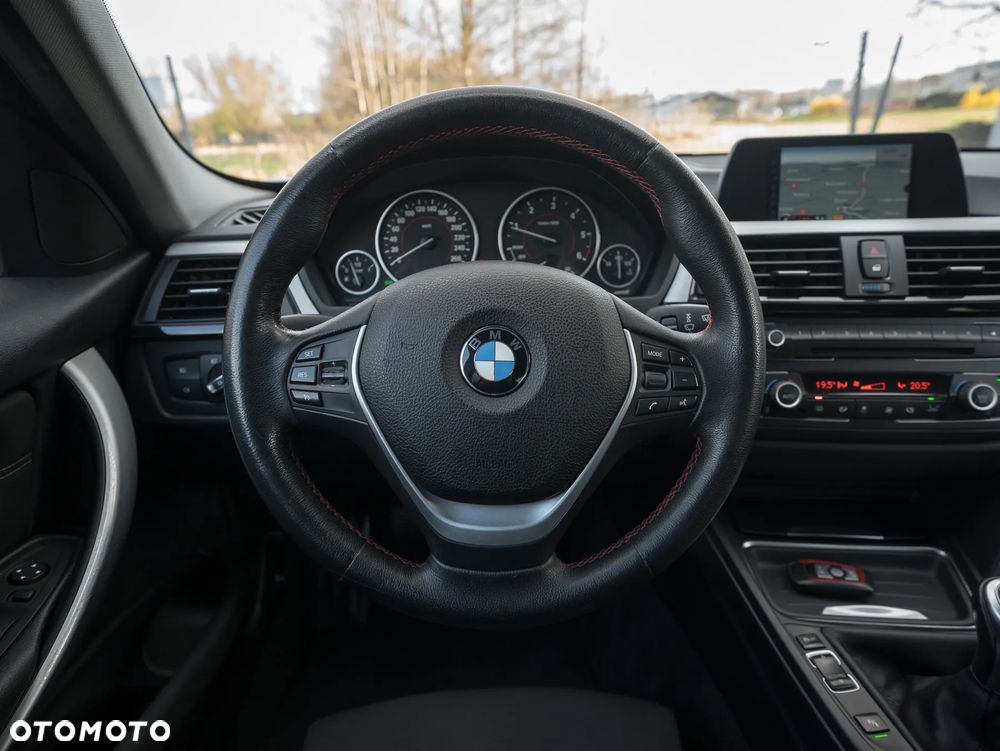 BMW Seria 3 318d Sport Line - 25