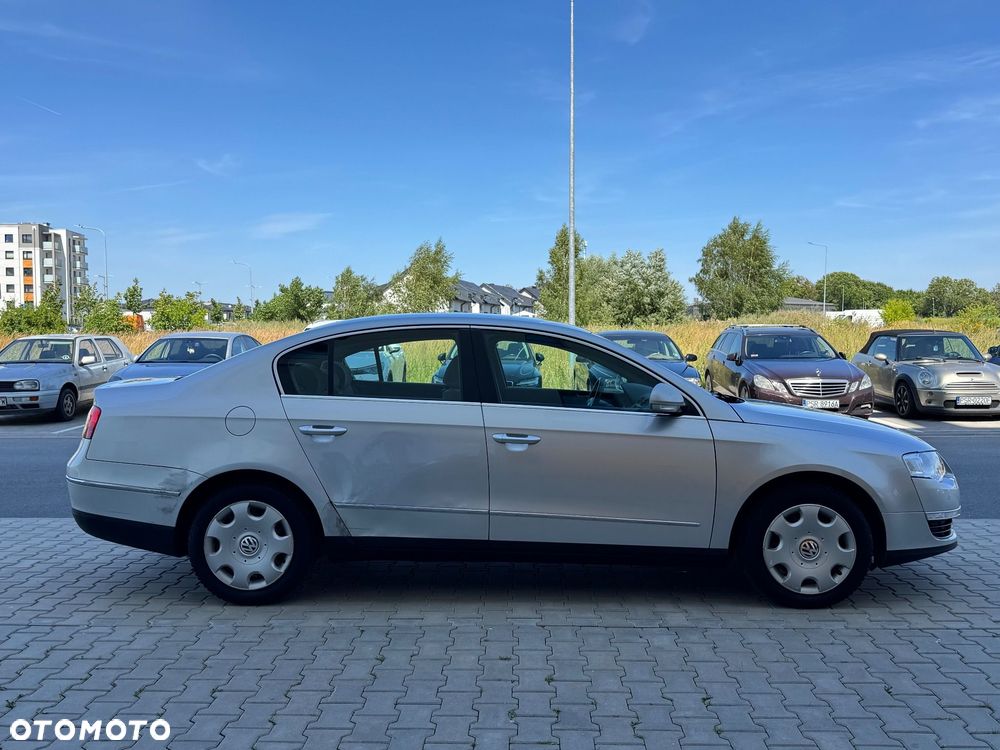 Volkswagen Passat 1.6 FSI Highline - 5
