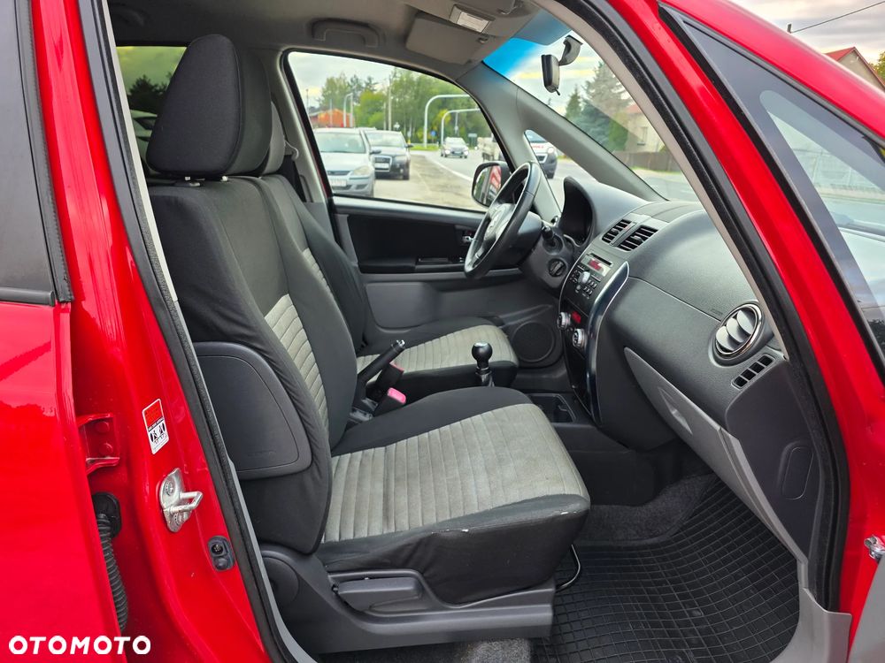 Suzuki SX4 1.6 Comfort Plus - 13