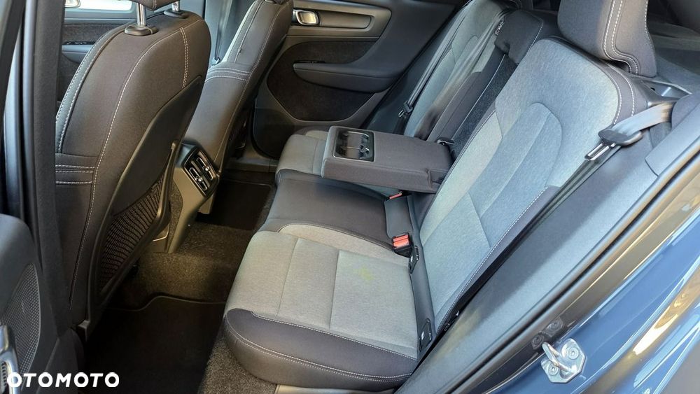 Volvo XC 40 T3 Geartronic Momentum Pro - 17