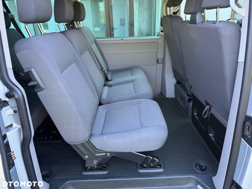 Volkswagen Caravelle - 16