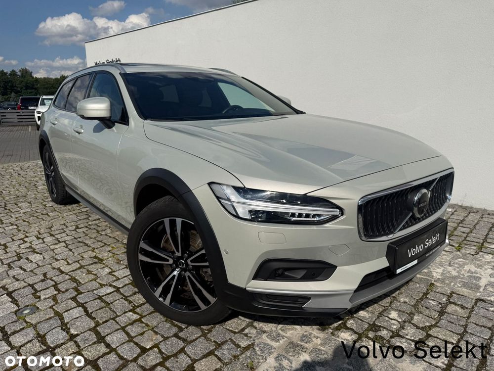Volvo V90 Cross Country - 10