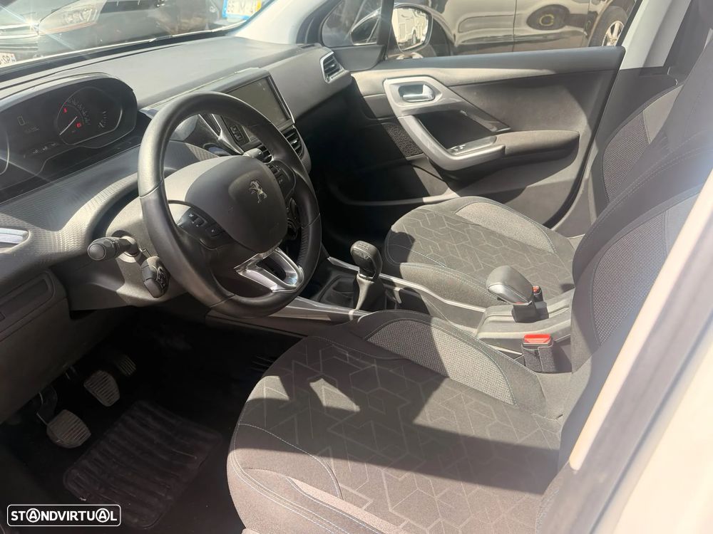 Peugeot 2008 - 8