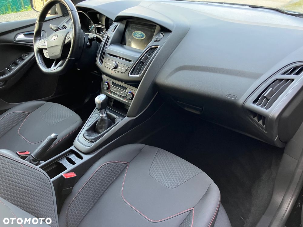 Ford Focus 1.5 EcoBoost ST-Line - 12