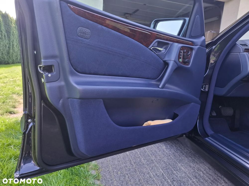 Mercedes-Benz Klasa E 280 4-Matic Elegance - 26