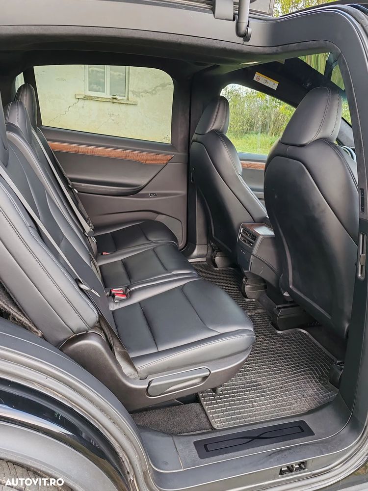 Tesla Model X - 7