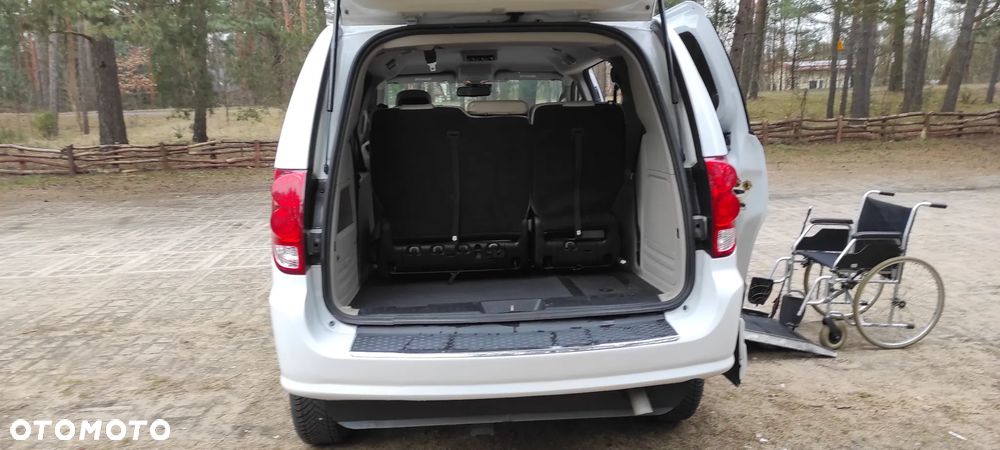 Dodge Caravan - 3