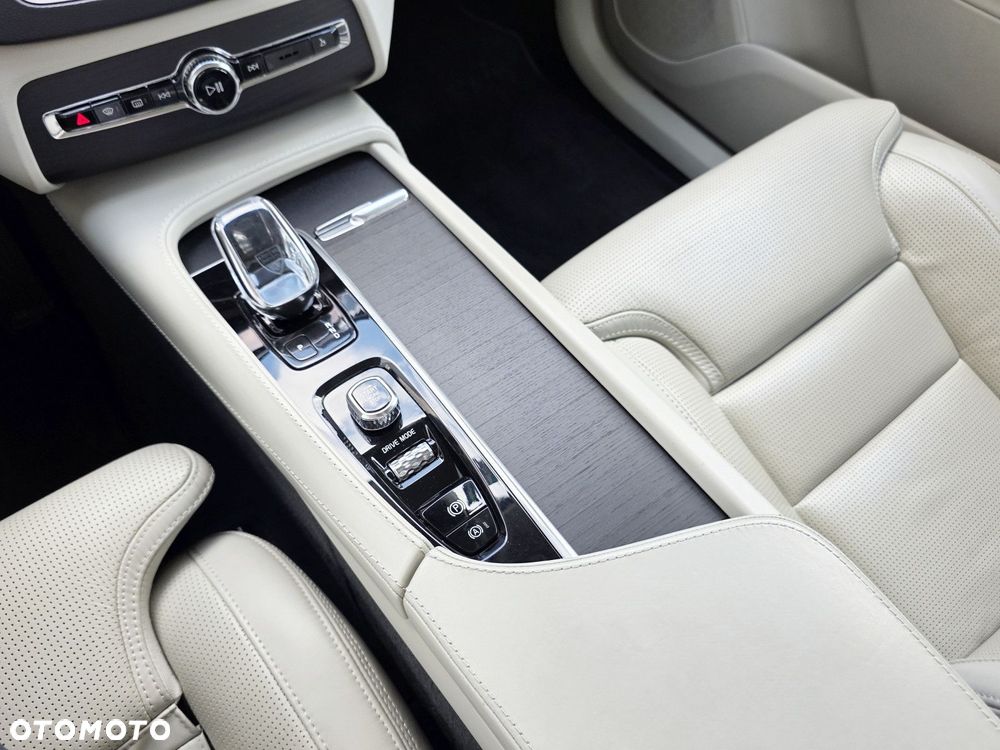 Volvo XC 90 - 30