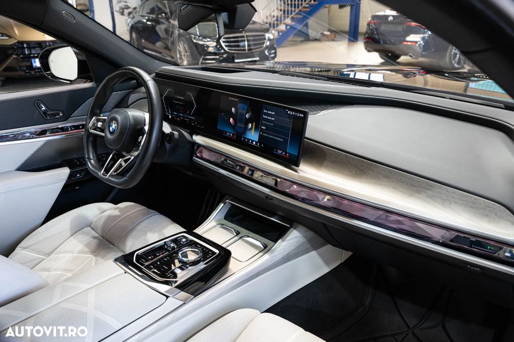 BMW Seria 7 740d xDrive MHEV - 35