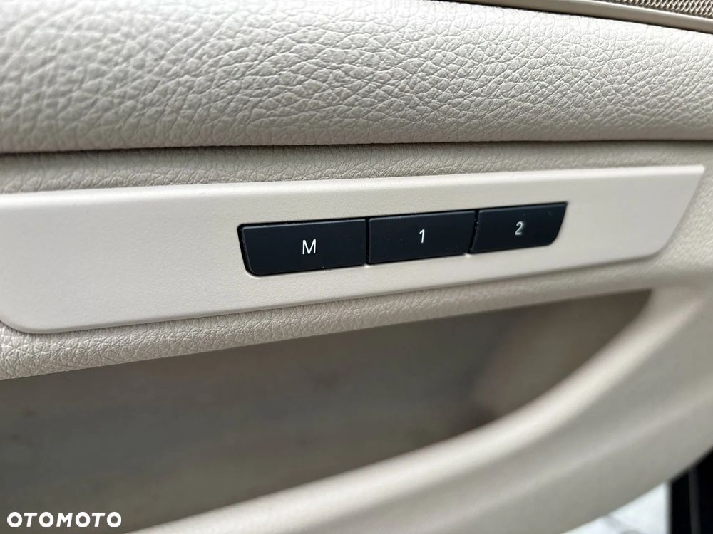 BMW Seria 5 525d xDrive Modern Line - 23