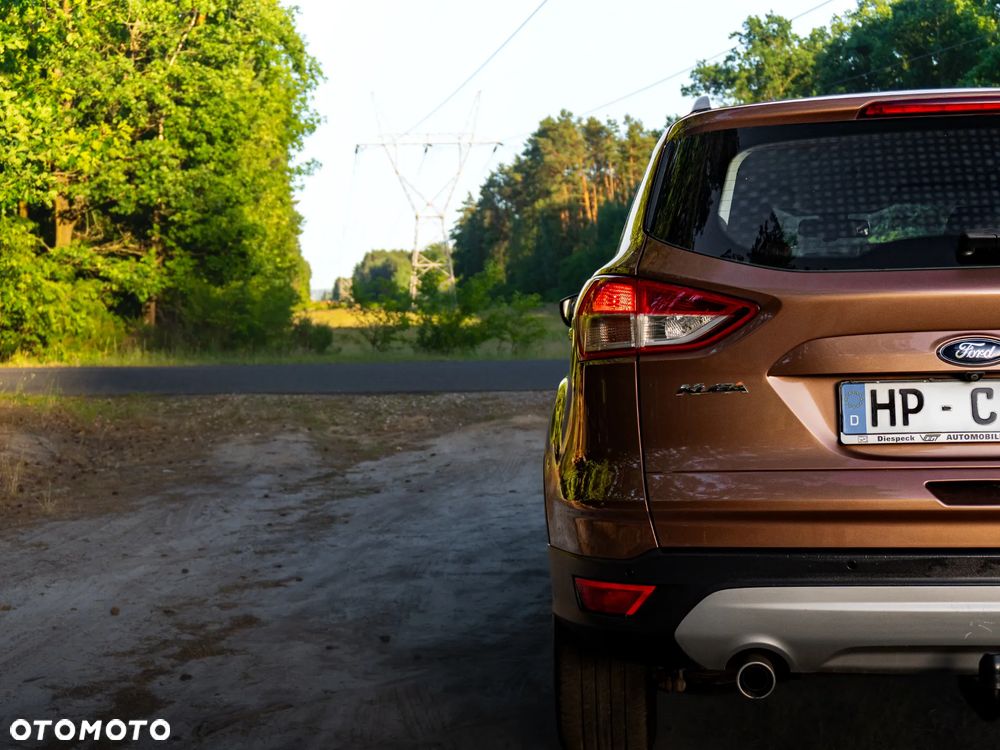 Ford Kuga 2.0 TDCi 2x4 Titanium - 23
