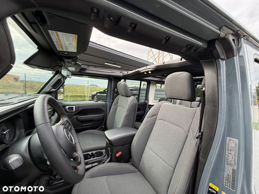 Jeep Wrangler - 21