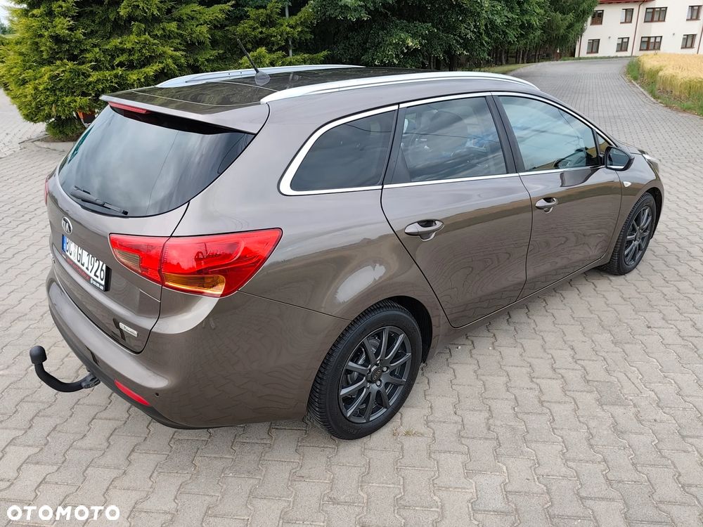 Kia Ceed 1.6 CRDi 128 Fifa World Cup Edition - 37