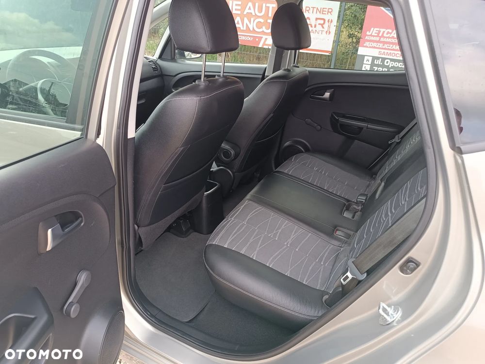 Kia Venga 1.4 CRDi 90 Business Line - 28