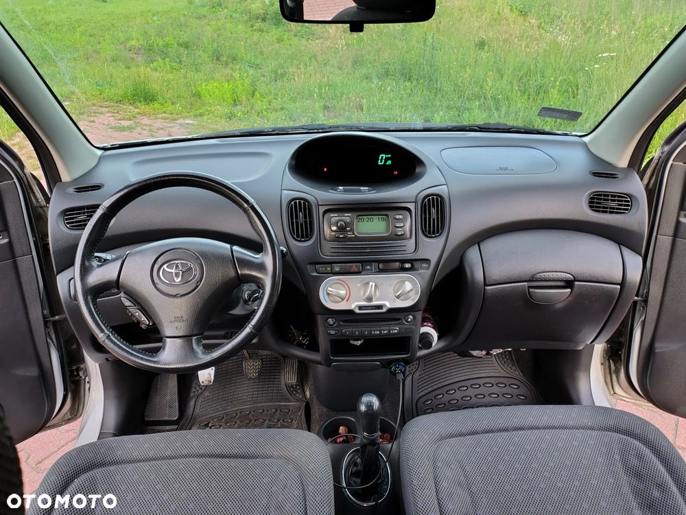 Toyota Yaris Verso 1.4 D-4D Sol - 11