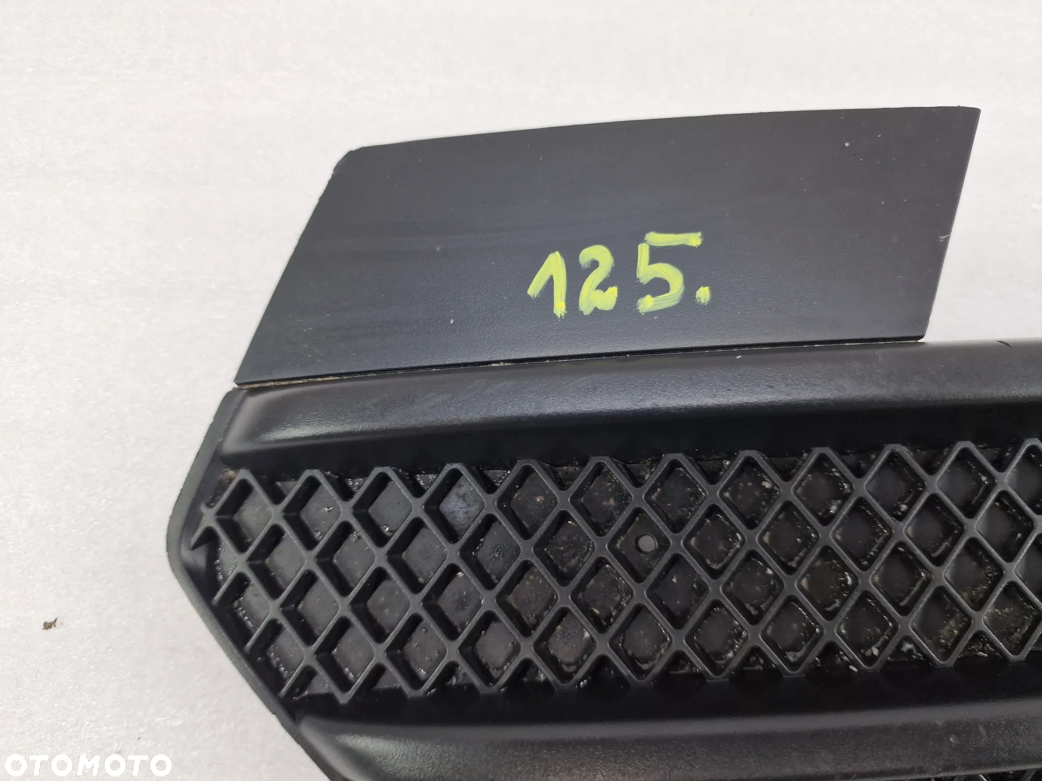 AUDI Q3 8U0 11- LEWA KRATKA BOCZNA ZDERZAKA PRZEDNIEGO PRZÓD , NR 8U0807681A , NR AUKCJI D/125 - 2