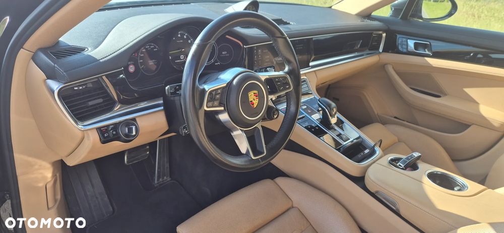 Porsche Panamera 4 E-Hybrid - 11