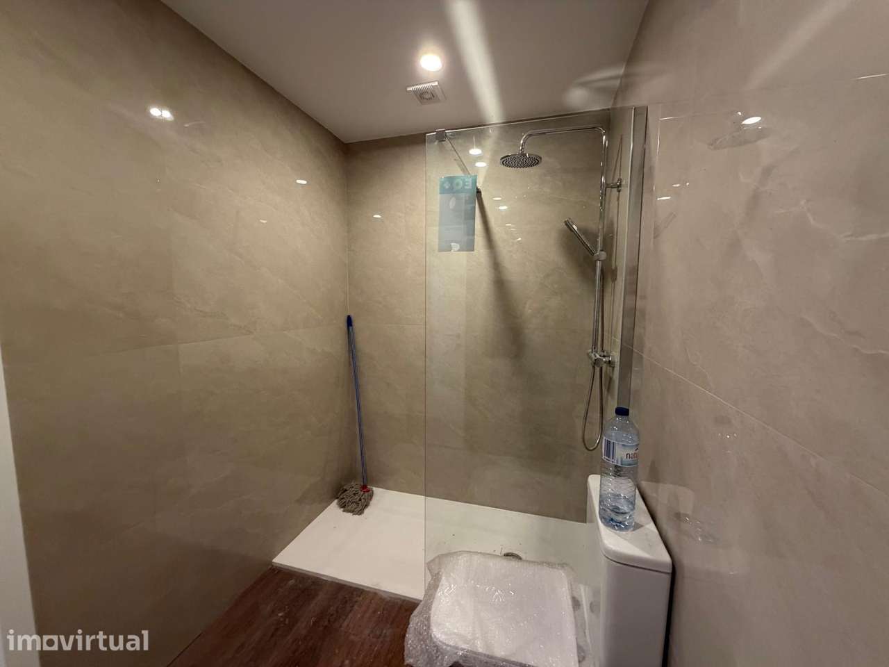 Apartamento T3 Duplex junto à estação de comboios São Romão Coronado - Grande imagem: 4/32