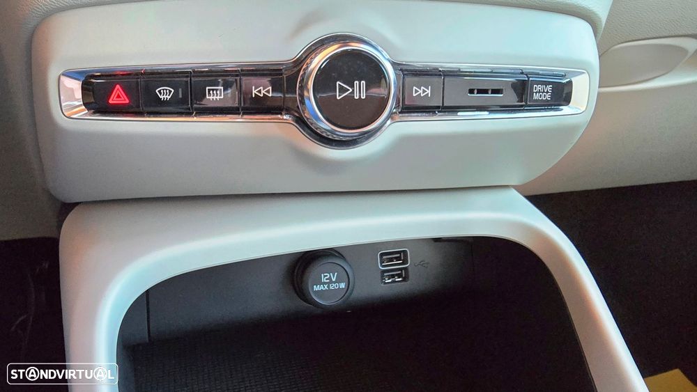 Volvo XC 40 2.0 D3 Momentum Geartronic - 29