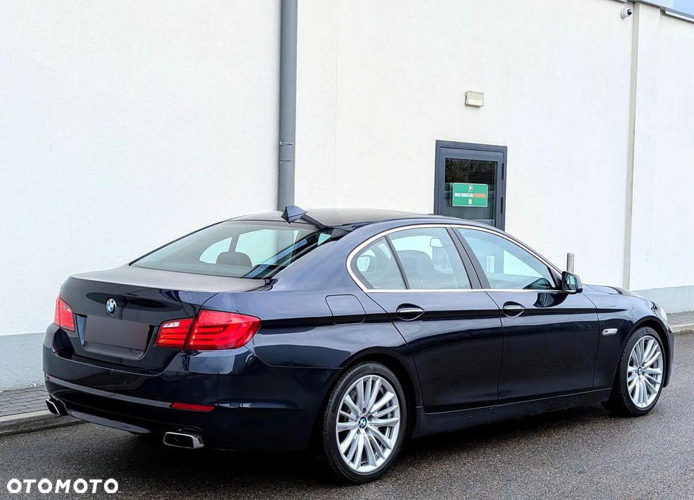 BMW Seria 5 550i - 9
