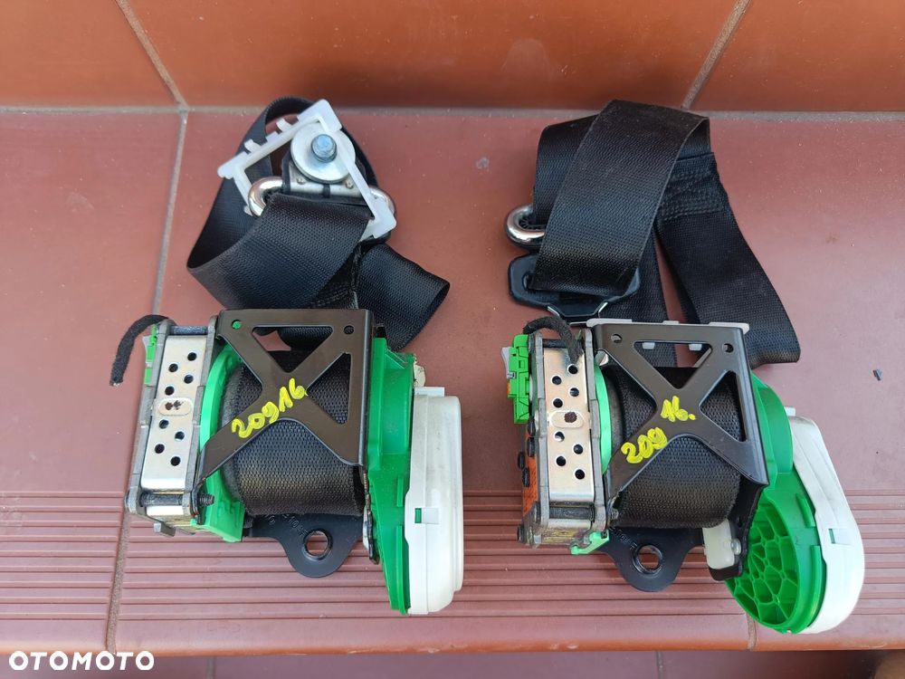 MERCEDES W209 LIFT PAS NAPINACZ LEWY PRAWY CZARNY A2098602585