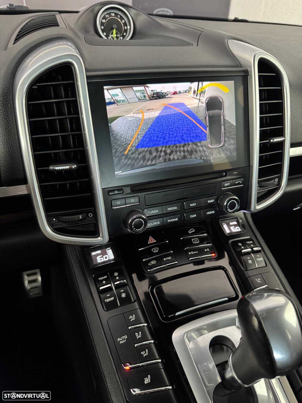 Porsche Cayenne - 25