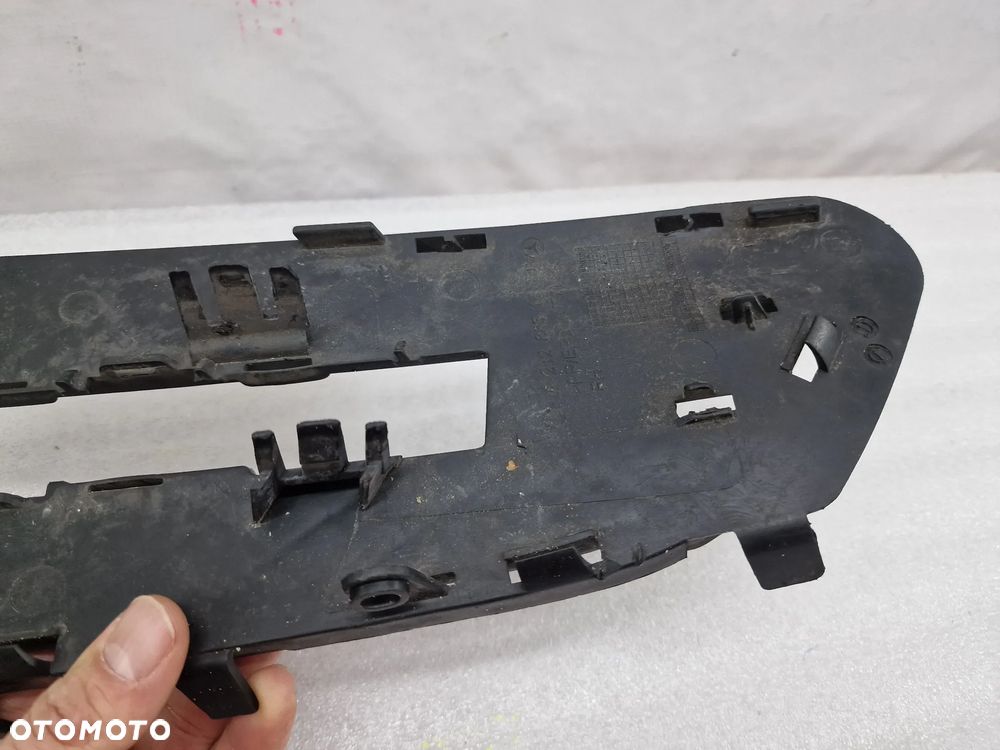 MERCEDES E-KLASSA W212 09- PRAWA KRATKA BOCZNA ZDERZAKA PRZEDNIEGO PRZÓD ( AVANGARDE ) , NR A2128851823 , NR AUKCJI C/138 - 8