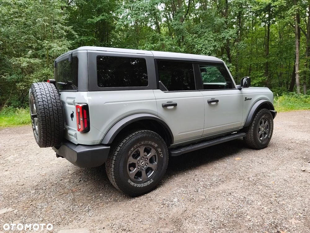 Ford Bronco - 10