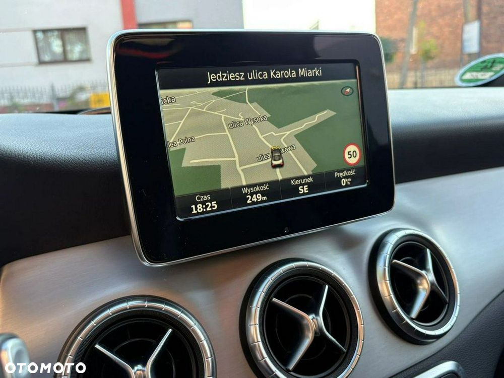 Mercedes-Benz CLA 200 7G-DCT AMG Line - 25