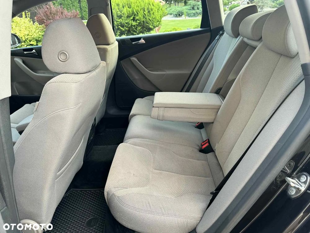 Volkswagen Passat 2.0 TDI Comfortline - 16