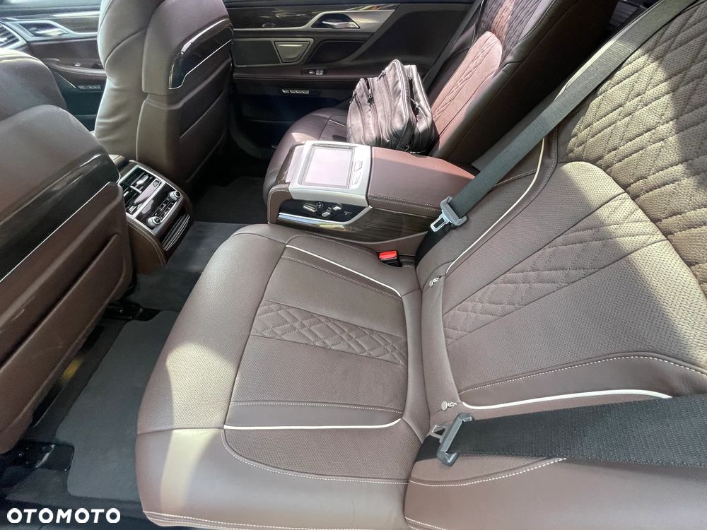 BMW Seria 7 740Le iPerformance - 26