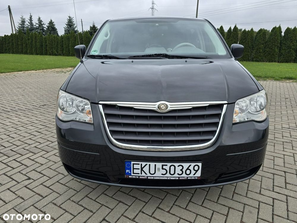 Chrysler Town & Country - 3