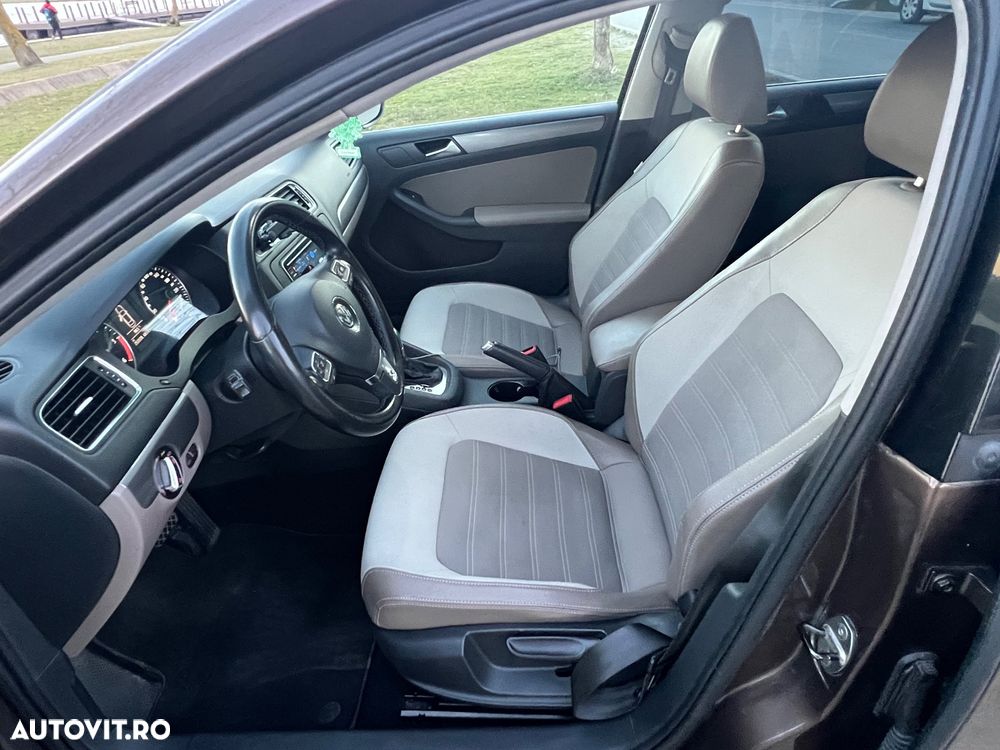 Volkswagen Jetta 1.6 TDI DPF Highline DSG - 12