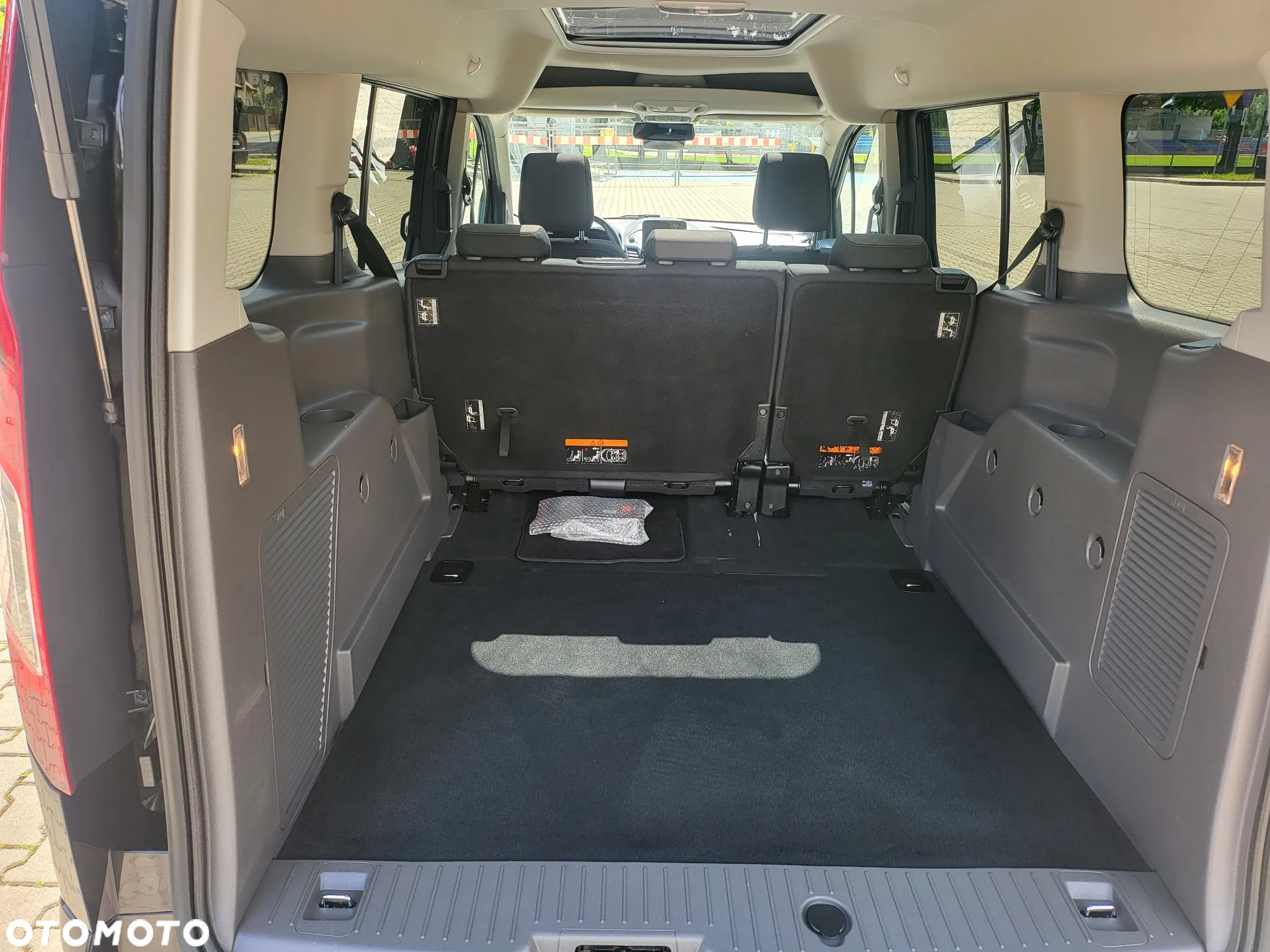 Ford Tourneo Connect Grand - 27