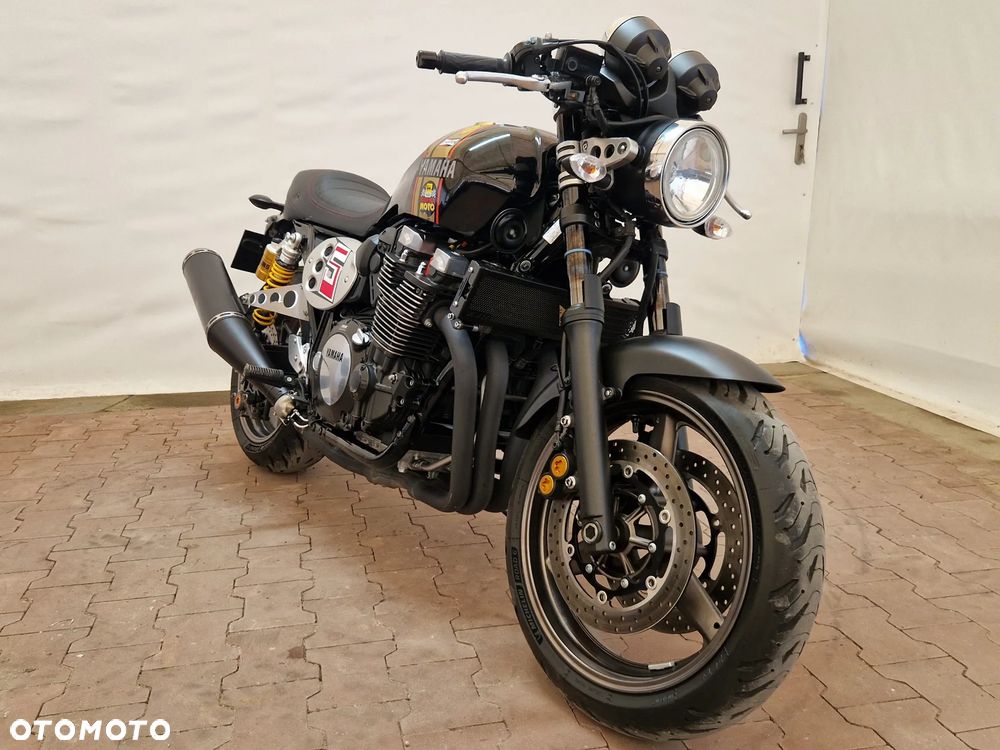 Yamaha XJR - 9