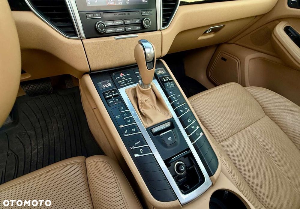 Porsche Macan - 40