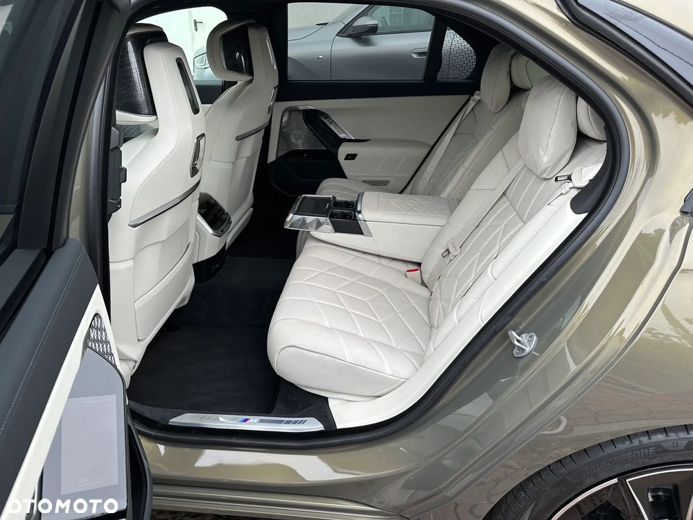 BMW Seria 7 M760e PHEV xDrive sport - 7