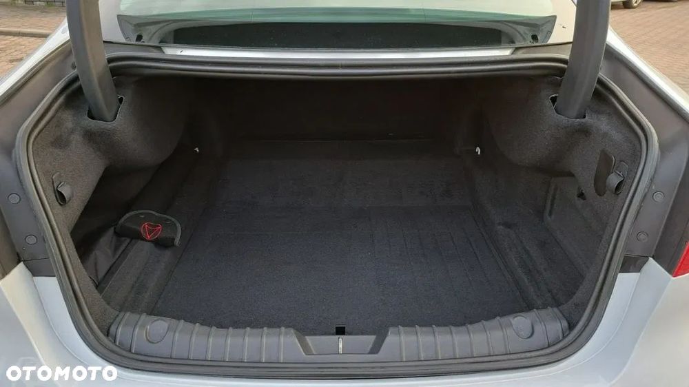 Jaguar XF 2.0 T R-Sport - 11