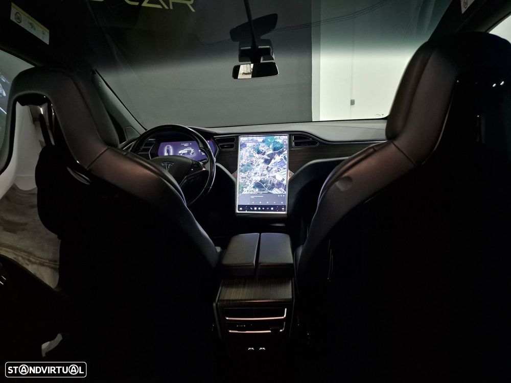 Tesla Model X 90D - 47