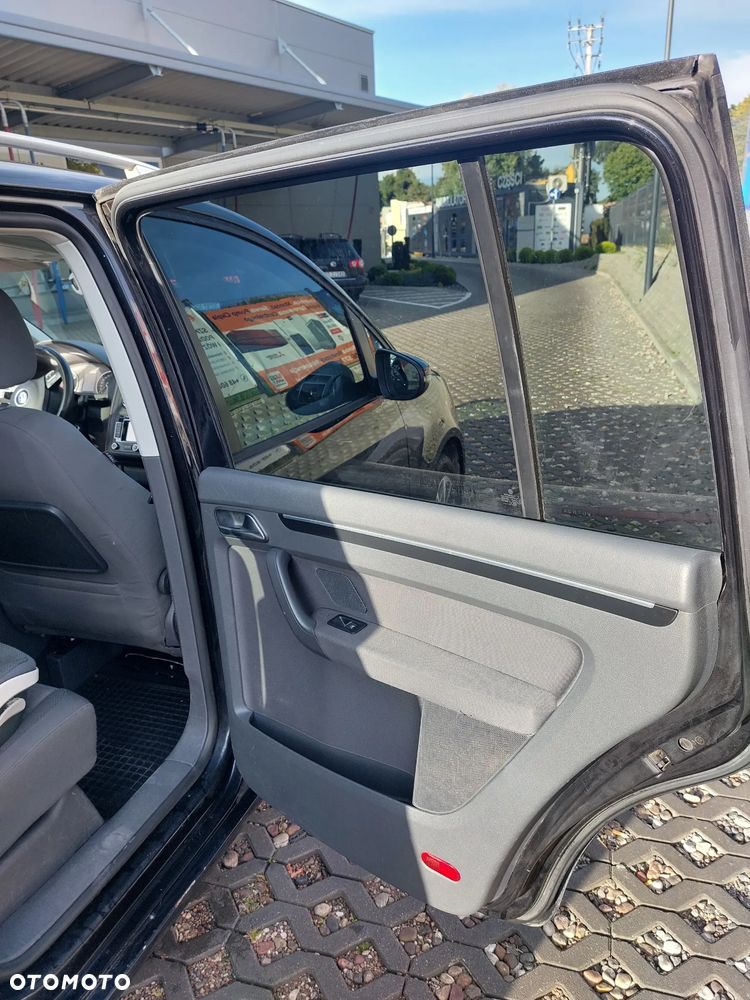 Volkswagen Touran - 23