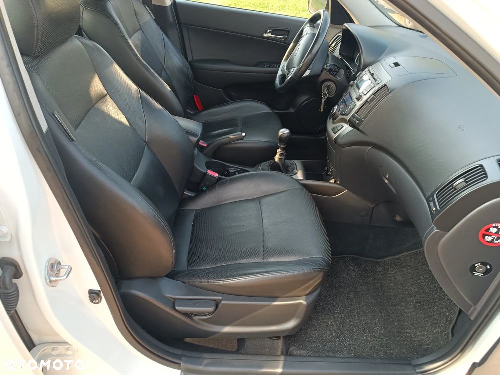 Hyundai i30 2.0 Premium - 36